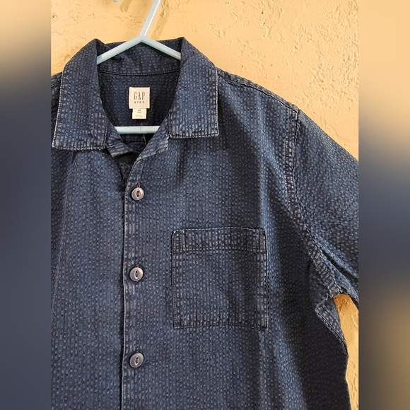NWT Gap Kids Textured Blue Button Down Shirt with Pocket Size 8 - Picture 7 of 11